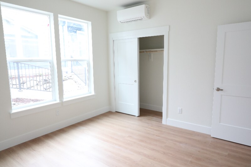 Building Photo - 12927 SE Ridgecrest Rd