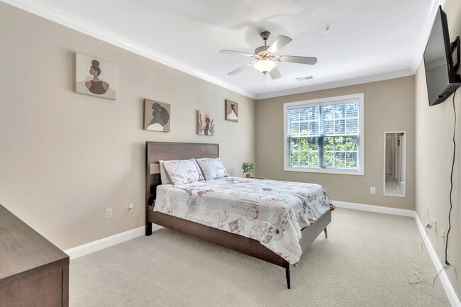 Building Photo - 124 Gallery Dr