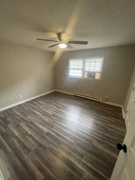 Building Photo - 2909-2917 Burgess Dr