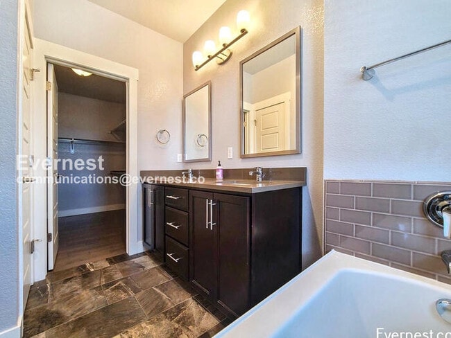 Building Photo - 5470 Trenton St