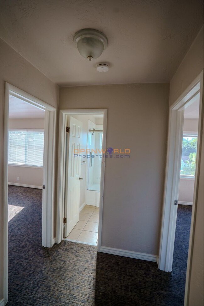 Building Photo - Newly Updated 2-Bedroom Apartment Unit in ...
