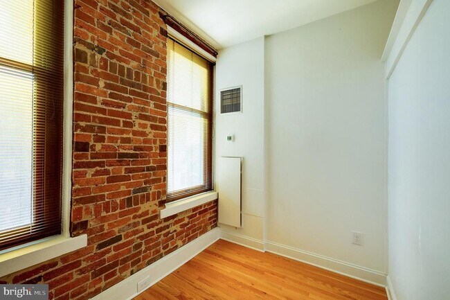 Building Photo - 1615 Q St NW