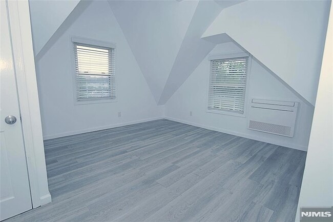 Building Photo - 454 Undercliff Ave