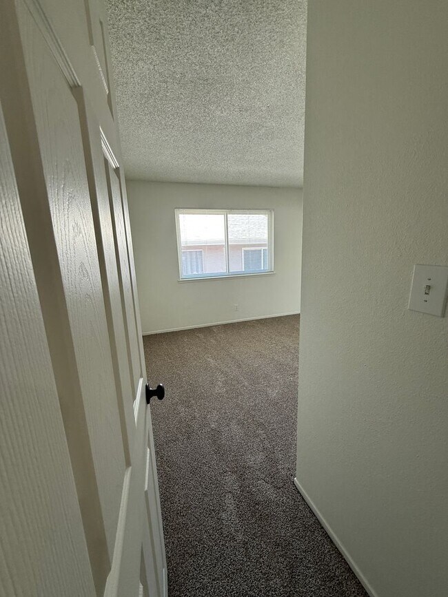 Building Photo - Beautifully Updated 2 Bed, 1 Bath Townhome-Style Condo in Auburn Greens!