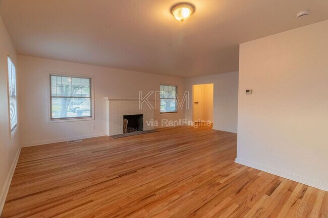 Building Photo - 1749 Christina Ave