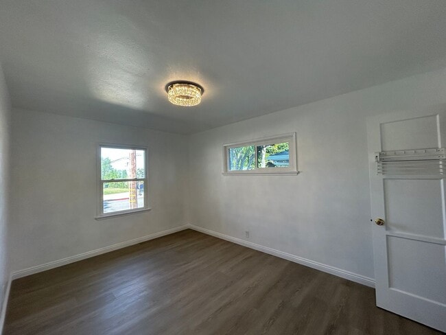 Building Photo - Beautiful 3 bed 2 bath home