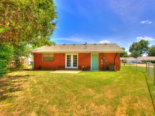 Building Photo - 1305 Boyd St