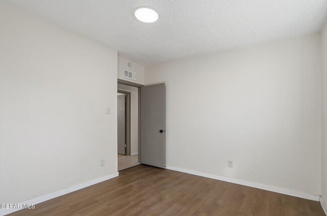 Building Photo - 1105 N Clark Dr