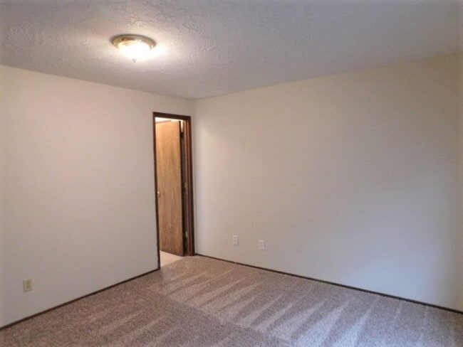 Building Photo - 3Bd/2Ba Single Story House - Available Soon!
