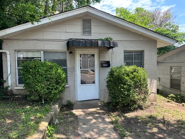 Primary Photo - 809 2nd Ave N