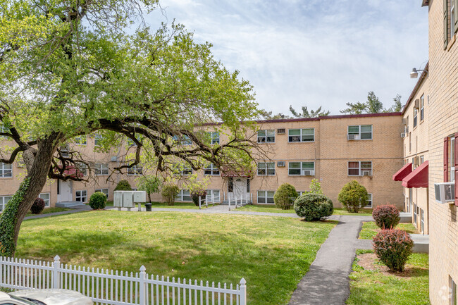 Building Photo - East Park Apartments