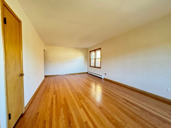 Building Photo - 5808 N Mulligan Ave
