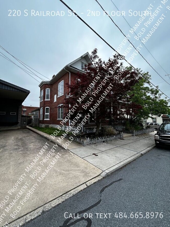 Building Photo - 220 S Railroad St