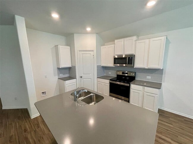 Building Photo - 107 Sophora Dr