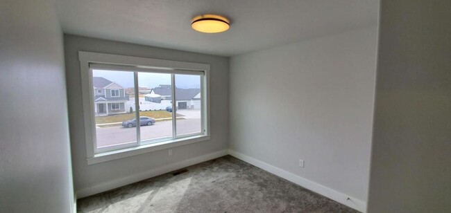 Building Photo - 293 W 450 S