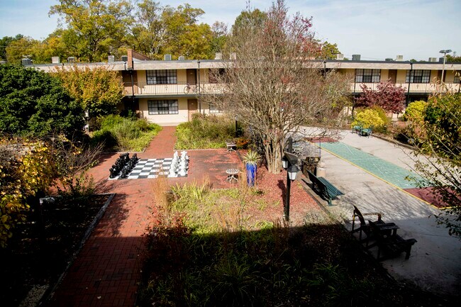 Building Photo - 807 W Trinity Ave