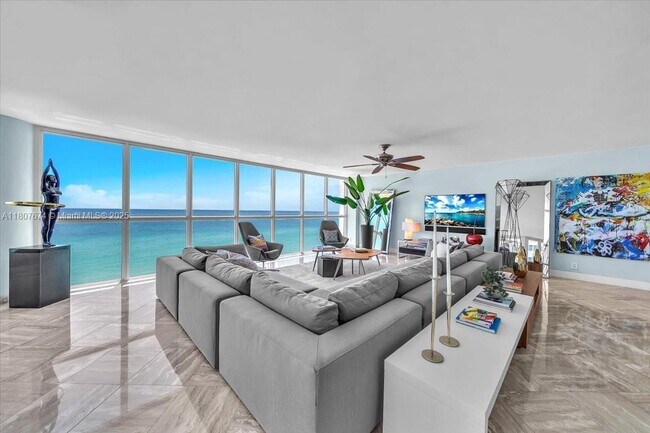 Primary Photo - 16425 Collins Ave