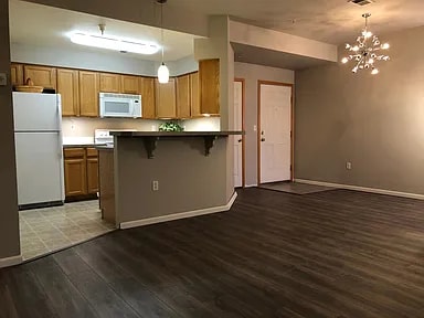 Building Photo - 4245 Boardwalk Dr