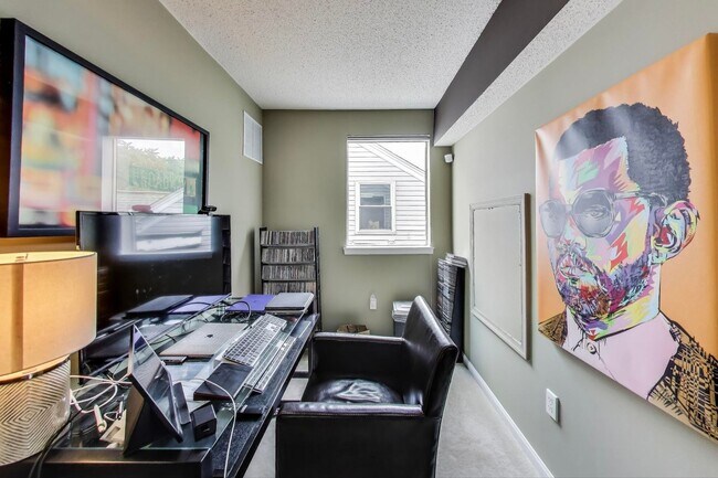 Building Photo - Beautifully updated and maintained 2 level...
