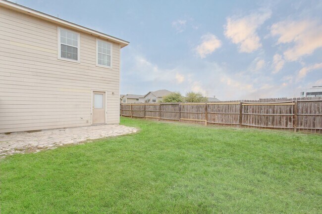 Building Photo - 3 bedroom Townhome in NW side for Rent! 50% off first months rent: November 2023 Special!