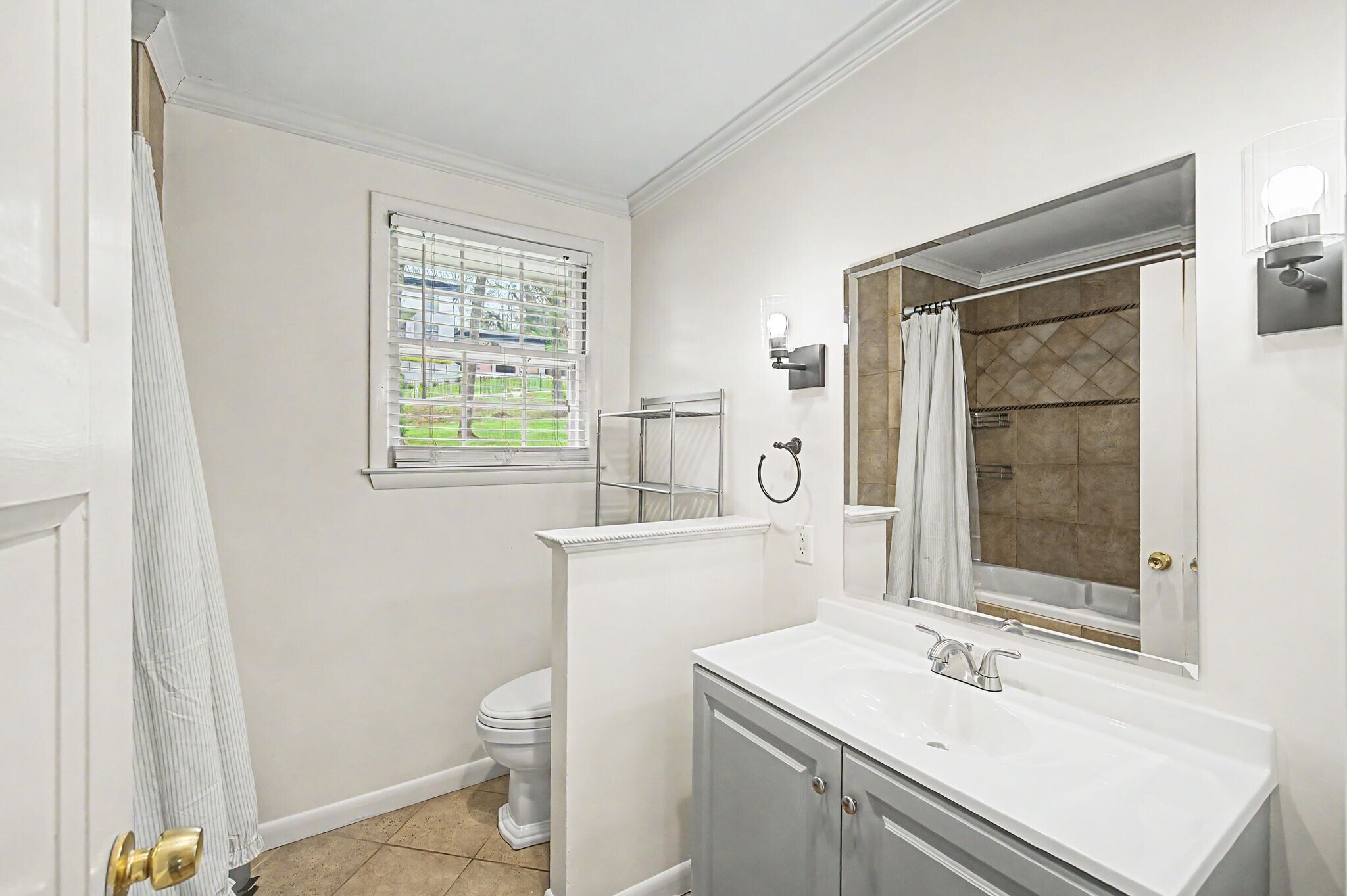 Building Photo - 3529 Trimble Rd