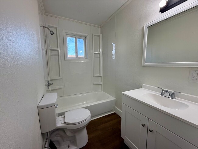 Building Photo - 3 Bedroom/1.Bathroom Home in Paragould AR - $1,150/month