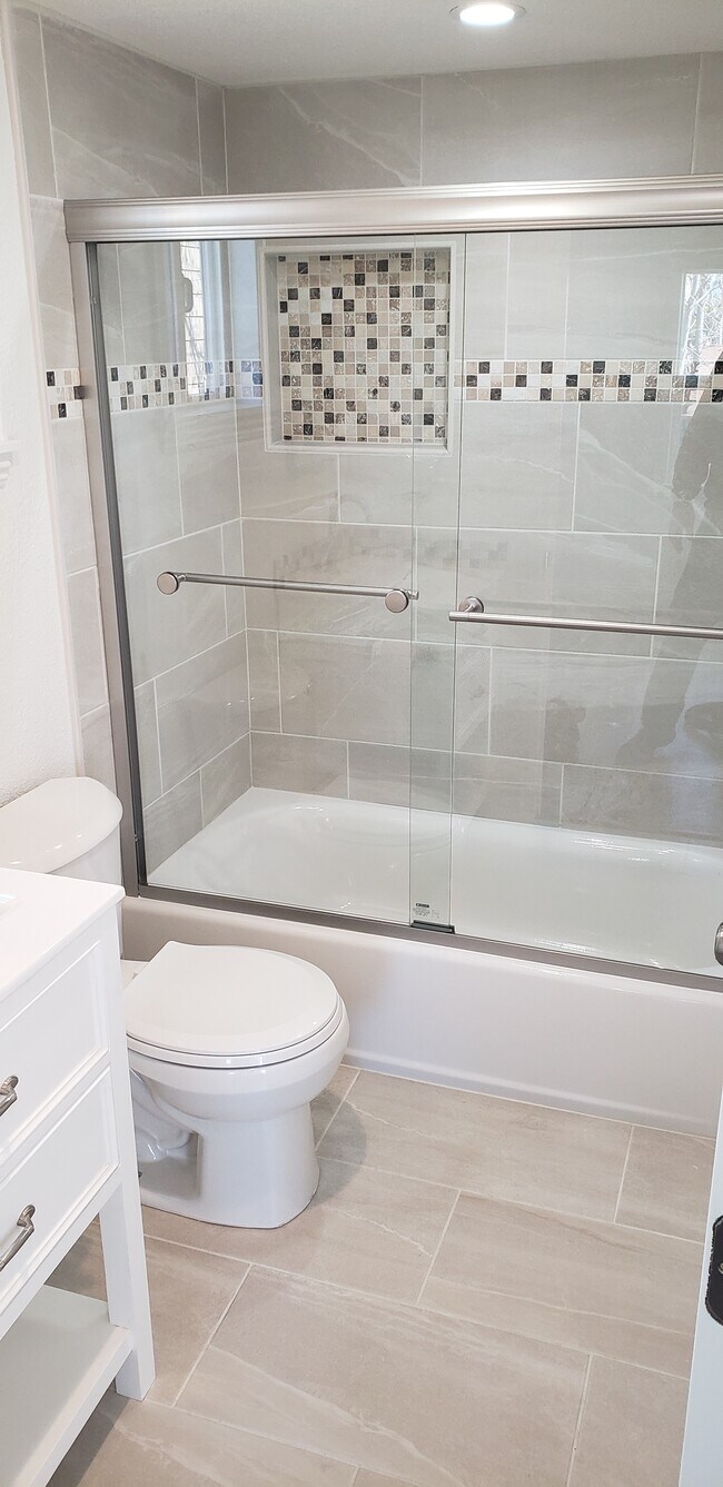 Building Photo - 331 Elm St