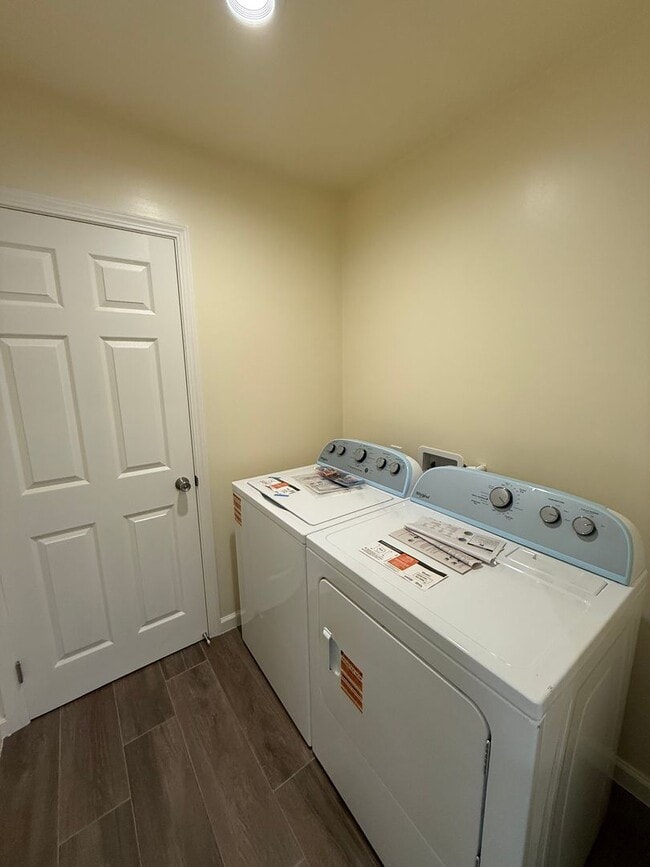 Building Photo - 1118 2nd St