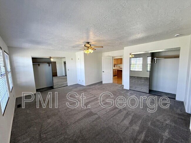 Building Photo - 2506 W Grandview Dr