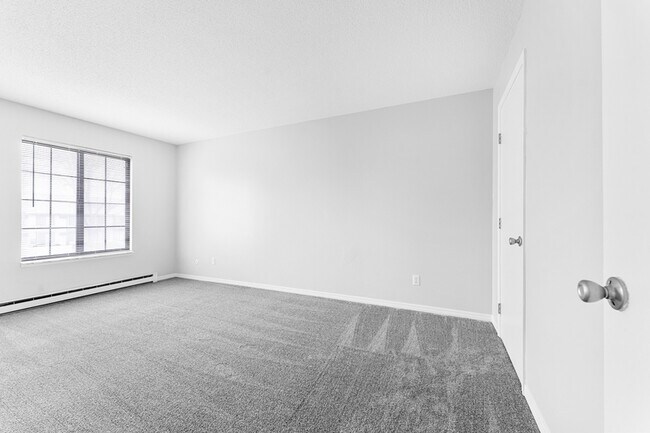 Building Photo - 5953 Walnut Cir Dr