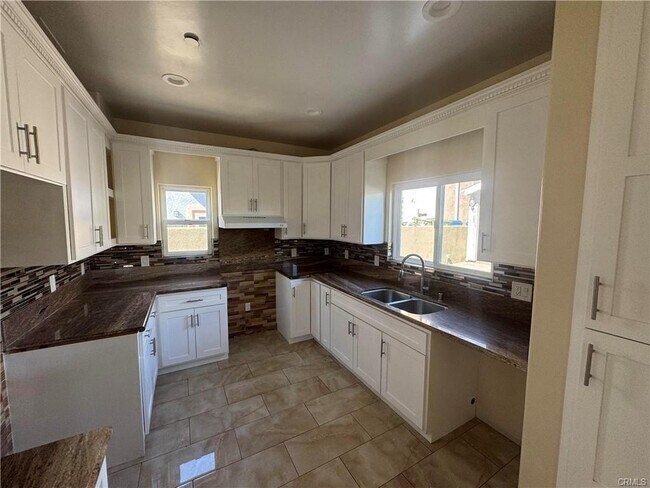 Building Photo - 3533 W 109th St