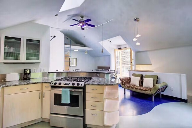 Building Photo - Unique Carriage House in Historic Congress...