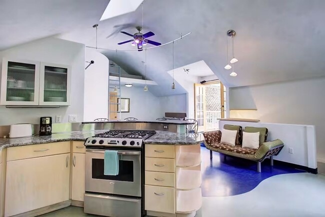 Building Photo - Unique Carriage House in Historic Congress Park