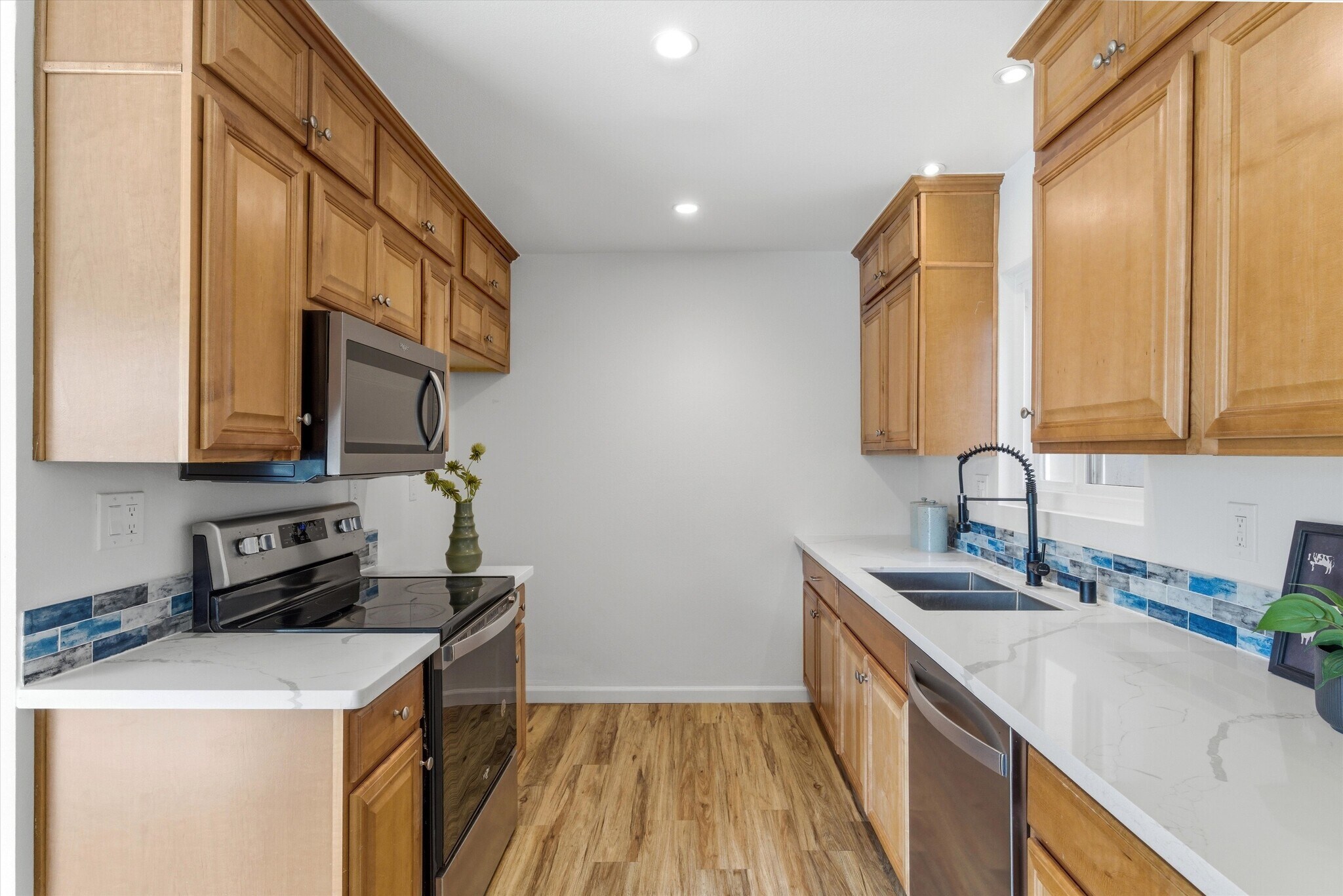 Building Photo - 3609 E 2nd St