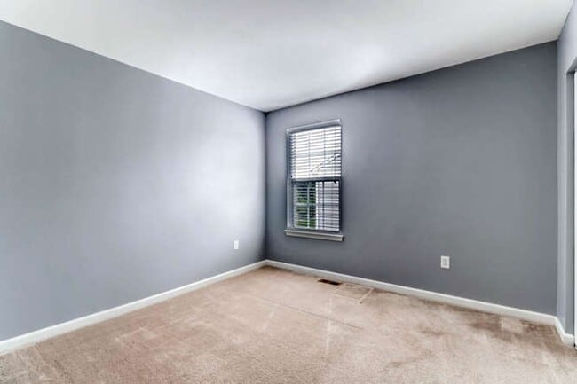 Building Photo - Large Single Family Home Near APG!