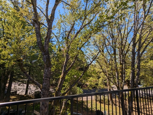 Building Photo - 4 Touchstone