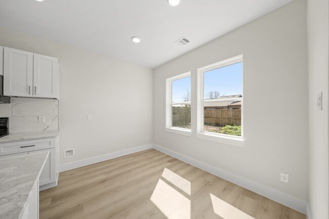 Building Photo - 3439 Rockrill Dr