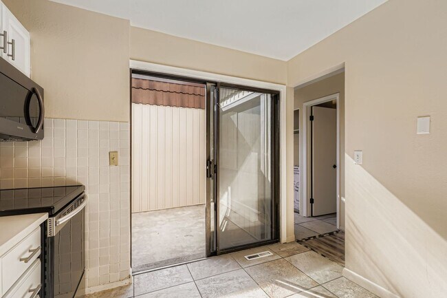 Building Photo - Fantastic Location Near Kendrick Lake Park!
