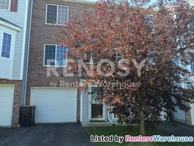 Building Photo - Available August 8 - 2 Bed/1.5 Bath Townhome in Prior Lake