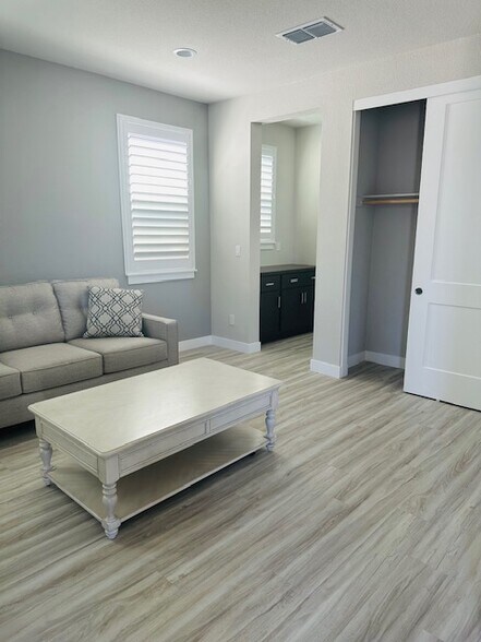 Building Photo - 361 Vinterra Ct