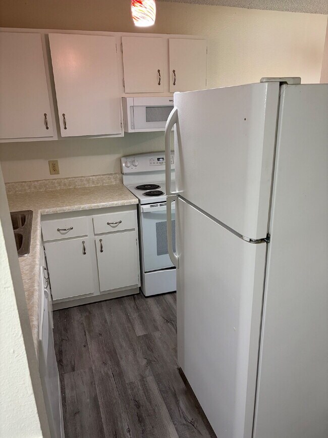 Building Photo - "Spacious 2BR/2BA Condo in North Boulder –...