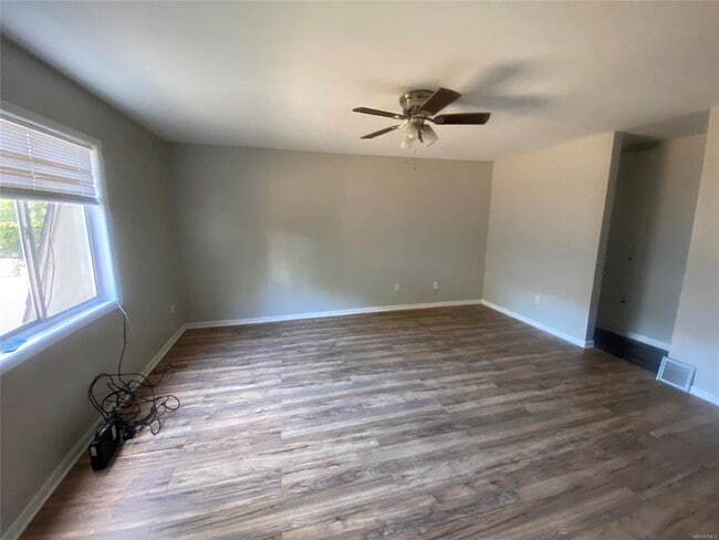 Building Photo - 2440 Price St