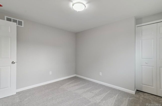 Building Photo - 6879 Brookshire Dr