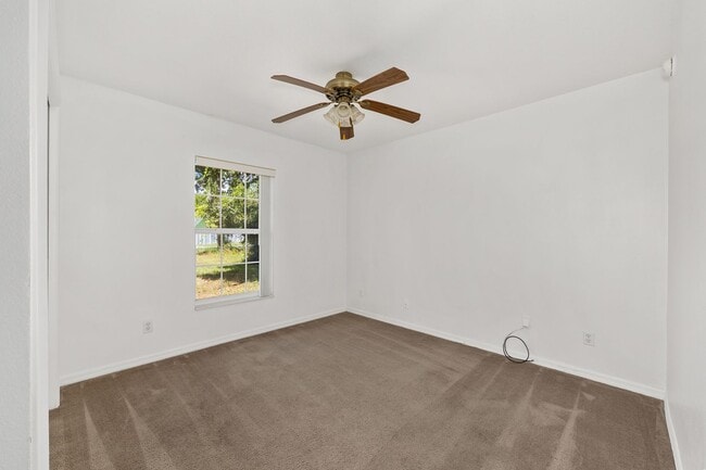 Building Photo - Spacious 3-Bedroom Home with Modern Open Floor Plan in Desirable Marion Oaks!
