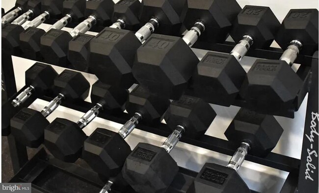 Building Photo - 337 Richmond St