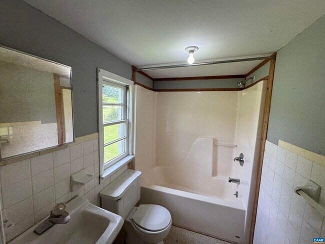 Building Photo - 85 Riverfield Farm Ln