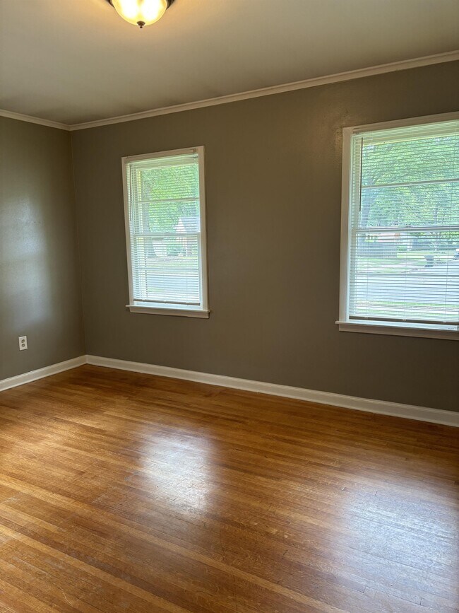 Building Photo - 4923 Parkside Ave