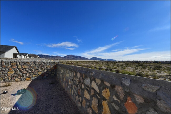 Building Photo - 600 Logwood Ave