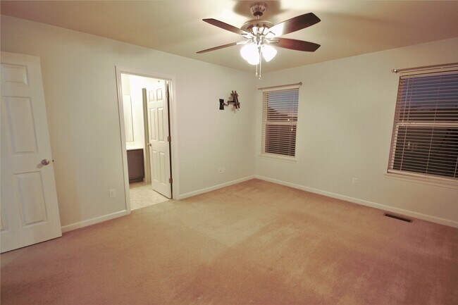 Building Photo - 236 Countryshire Dr