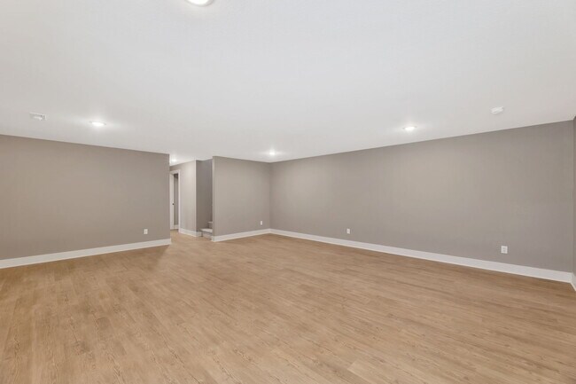 Building Photo - 969 W Long Path Ct